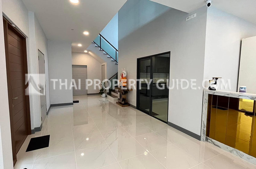 House with Shared Pool in Bangnatrad 